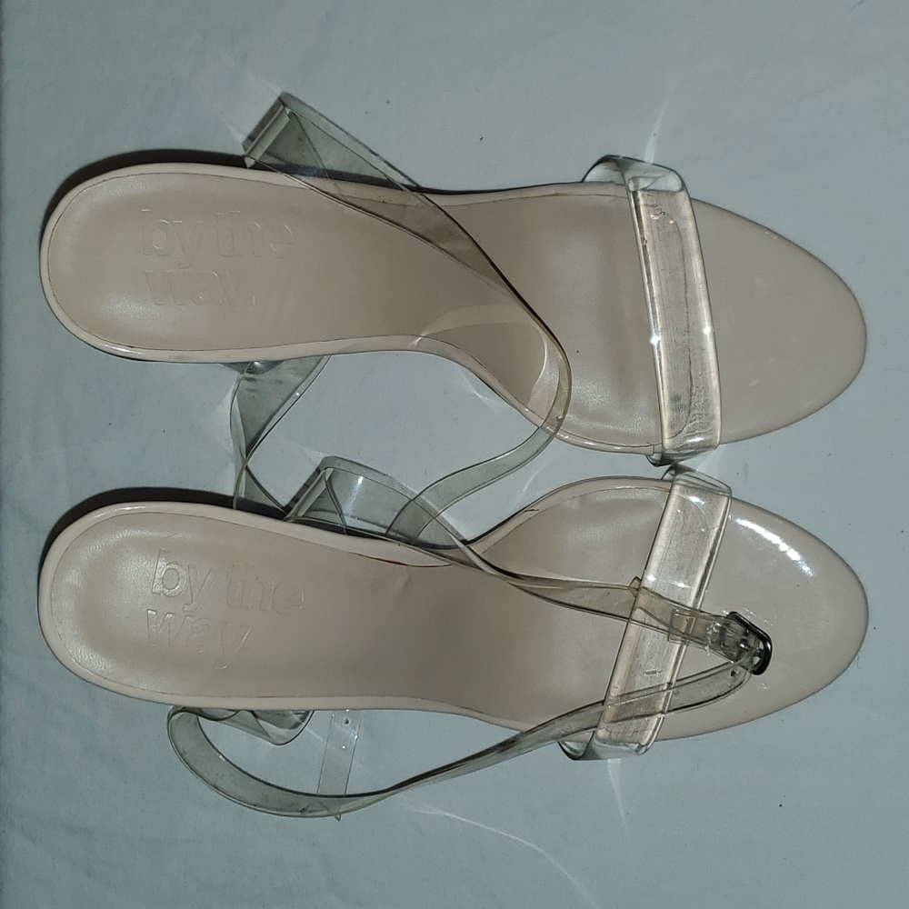 Heels 🥳 - Picture 3 of 6
